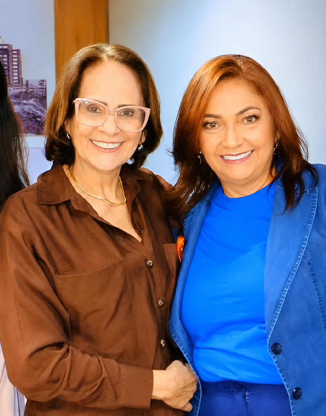 Márcia Carnier ao lado de uma apoiadora em evento